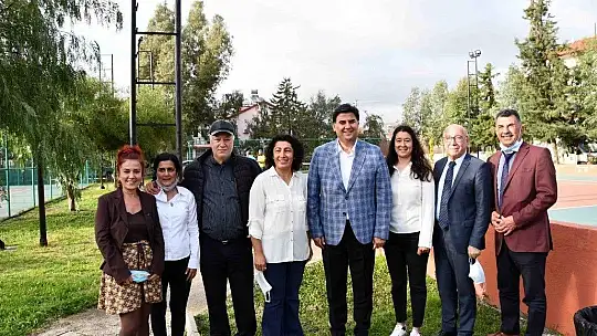 Tenis kortlarından dolayı Karaca'ya teşekkür ettiler