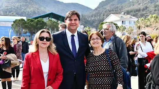 ATATÜRK ANITINA ÇELENK KOYMA TÖRENİ GERÇEKLEŞTİ