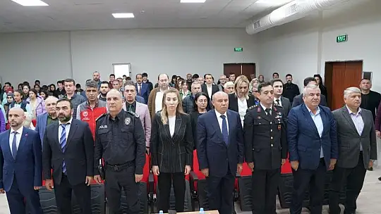 İSTİKLAL MARŞIMIZI GÜZEL OKUYAN ÖĞRENCİLER ÖDÜLLENDİRİLDİ
