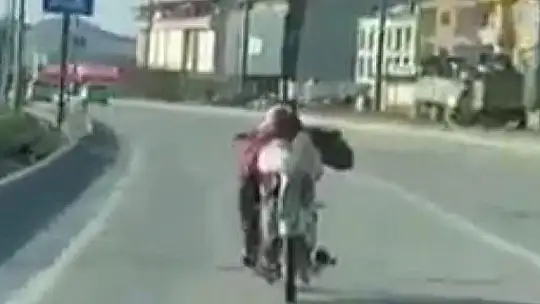 AKROBATİK HAREKETLER YAPAN GENÇ SÜRÜCÜYE CEZA YAĞDI