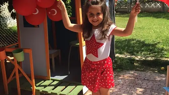 Fethiye'de 23 Nisan coşkusu balkonlara taşındı