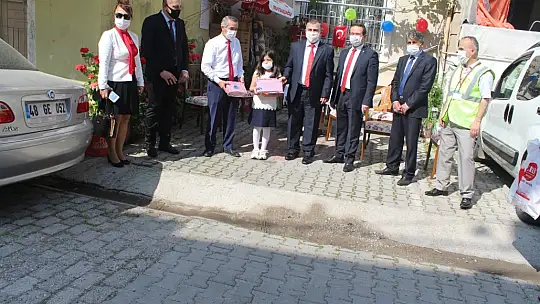 Protokolden öğrencilere kutlama ziyareti