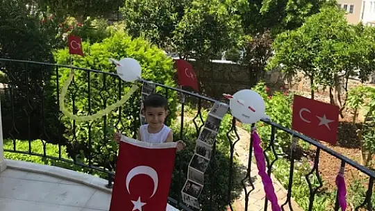 Fethiye'de 23 Nisan coşkusu balkonlara taşındı
