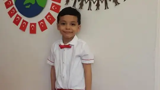 Fethiye'de 23 Nisan coşkusu balkonlara taşındı