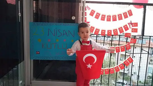 Fethiye'de 23 Nisan coşkusu balkonlara taşındı