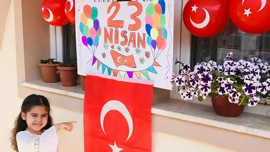 Fethiye'de 23 Nisan coşkusu balkonlara taşındı
