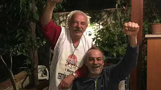 Balkonlardan 1 Mayıs Şarkıları Yükseldi