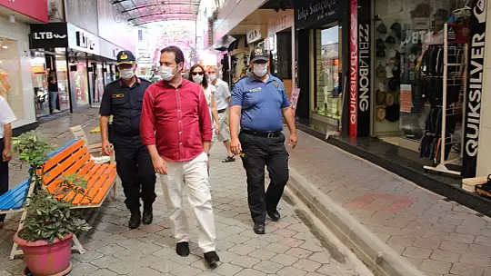 Fethiye'de maske ve sosyal mesafe denetimi