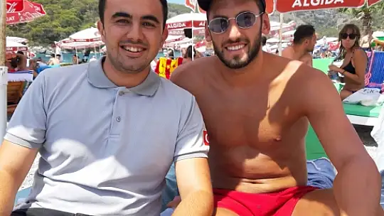 HAKAN ÇALHANOĞLU, ÖLÜDENİZ'DE TATİL YAPTI