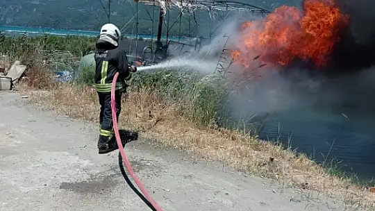 Ula'da tekne yangını