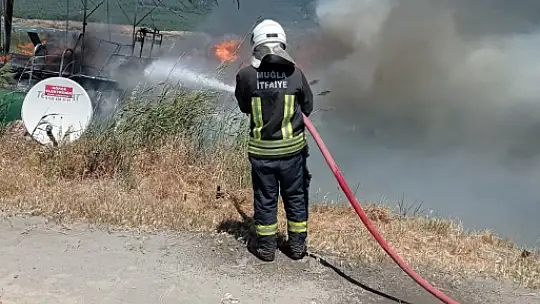 Ula'da tekne yangını