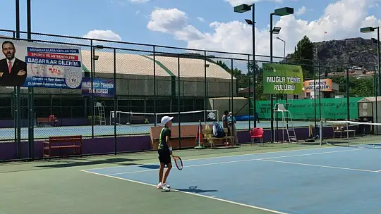 8-9-10 yaş Türkiye Yaz Kupası Tenis Turnuvası Başladı