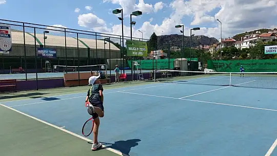 8-9-10 yaş Türkiye Yaz Kupası Tenis Turnuvası Başladı