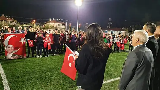 CHP'li Erbay 29 Ekim Cumhuriyet Bayramı kutlamalarında vatandaşlarla zeybek oynadı