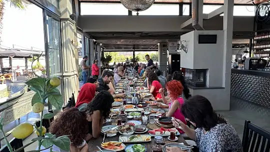 BÜYÜK MİTİNG ÖNCESİ KAHVALTIDA BİR ARAYA GELDİLER