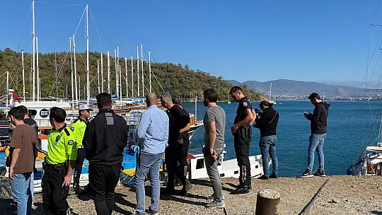 VİRAJI ALAMAYAN ARAÇ İSKELEYE DÜŞTÜ