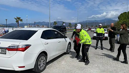 KADIN SÜRÜCÜLERE KARANFİL