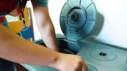 BELEDİYEDEN VATANDAŞA ODUN VE SOBA DESTEĞİ 