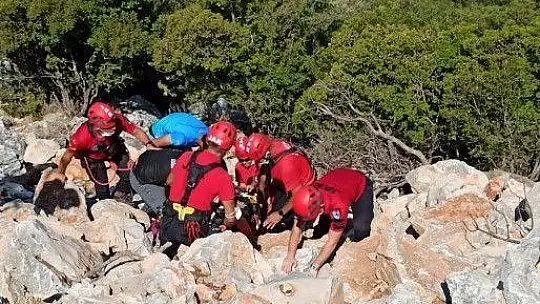 Yamaç paraşütçüsünü JAK timleri kurtardı