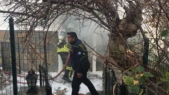Yanan evde mahsur kalan yaşlı kadın hayatını kaybetti