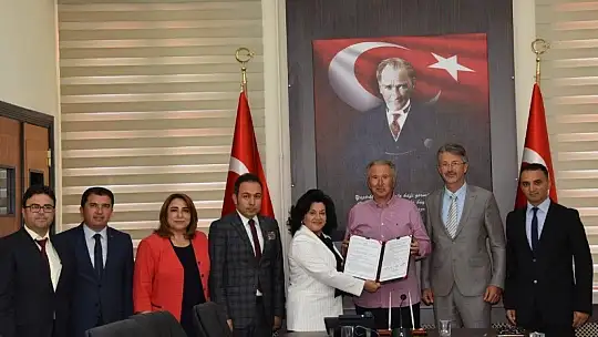 Yaptırdığı okulun açılışını göremeden vefat etti