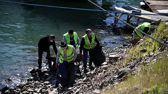 Yarımada'da temizlik çalışması yapıldı