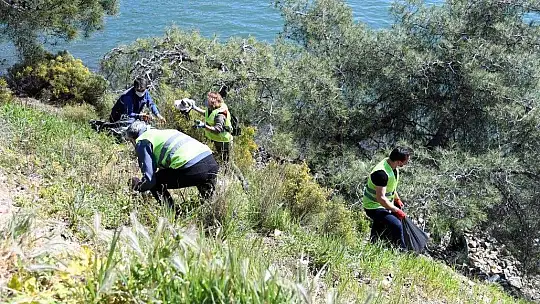 Yarımada'da temizlik çalışması yapıldı