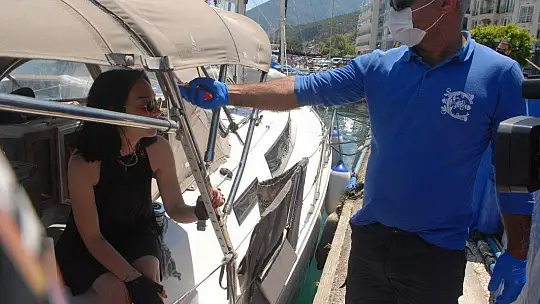 İlk Tatilciler Ateş Ölçülerek Karşılandı