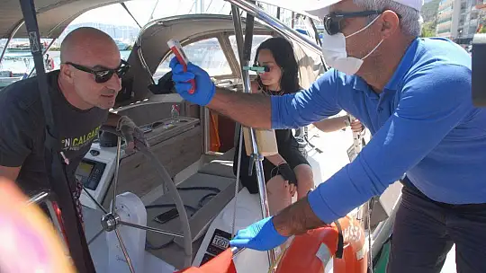 İlk Tatilciler Ateş Ölçülerek Karşılandı