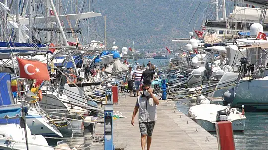 İlk Tatilciler Ateş Ölçülerek Karşılandı