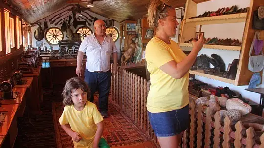 Yeliz Yeşilmen çocukları ile Yörük müzesini gezdi