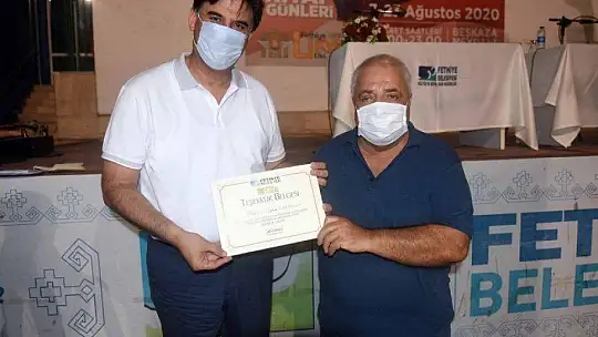 Yazarlara Teşekkür Belgesi Takdim Edildi