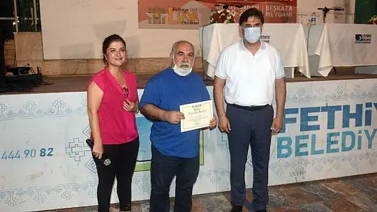 Yazarlara Teşekkür Belgesi Takdim Edildi