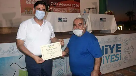 Yazarlara Teşekkür Belgesi Takdim Edildi