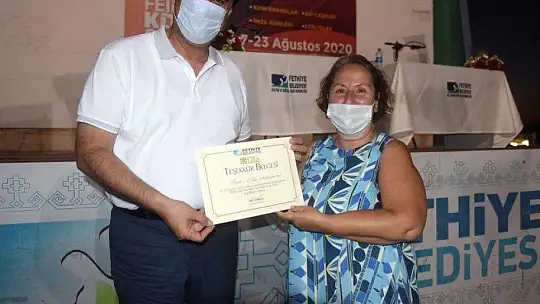 Yazarlara Teşekkür Belgesi Takdim Edildi