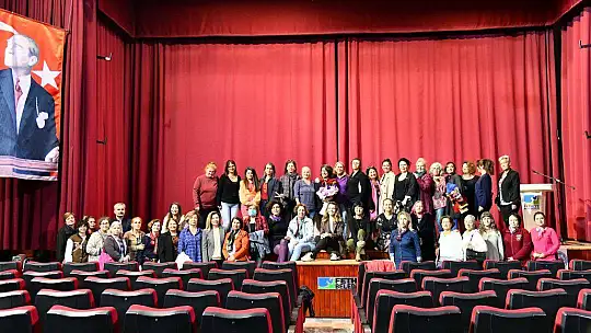 YEREL SİYASETİN KADIN İÇİN ANLAMI PANELİ YAPILDI