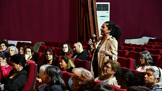 YEREL SİYASETİN KADIN İÇİN ANLAMI PANELİ YAPILDI