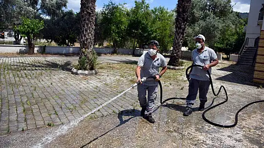 Camiler ve belirlenen noktalarda hummalı çalışma sürüyor