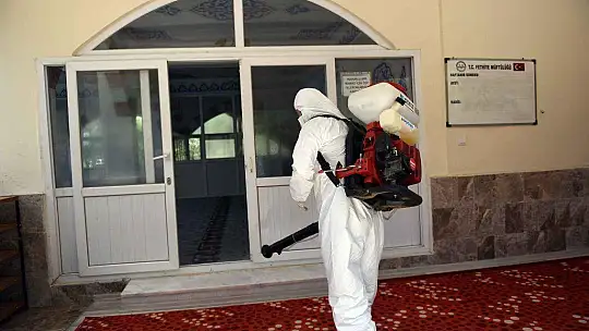 Camiler ve belirlenen noktalarda hummalı çalışma sürüyor