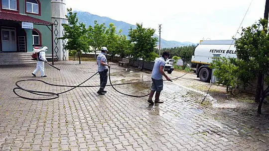 Camiler ve belirlenen noktalarda hummalı çalışma sürüyor
