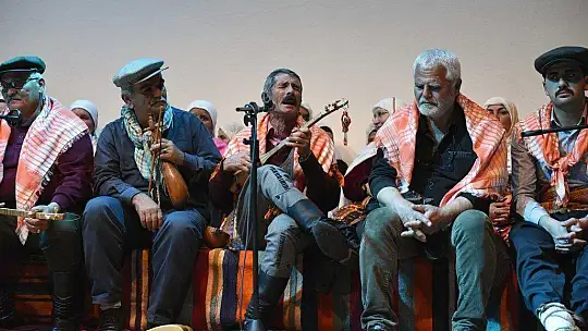 Yaren Gecesi Renkli Görüntülere Sahne Oldu