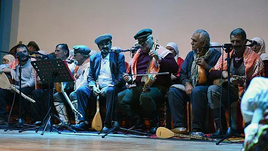 Yaren Gecesi Renkli Görüntülere Sahne Oldu