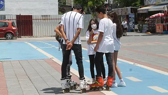 Çocuklar ve Gençler Sokaktaydı