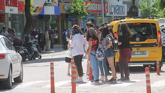 Çocuklar ve Gençler Sokaktaydı