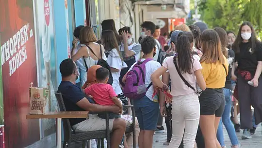 Çocuklar ve Gençler Sokaktaydı