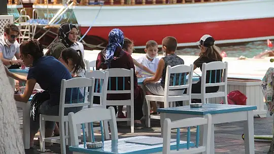 Çocuklar ve Gençler Sokaktaydı