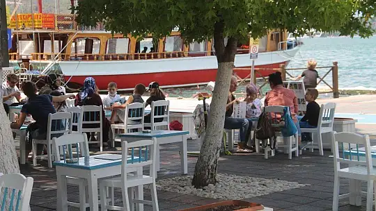 Çocuklar ve Gençler Sokaktaydı