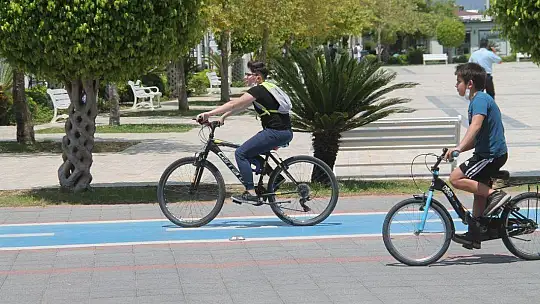 Çocuklar ve Gençler Sokaktaydı