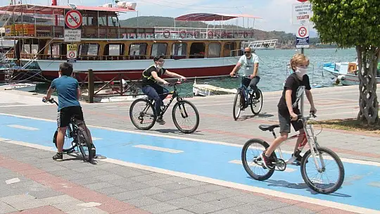 Çocuklar ve Gençler Sokaktaydı