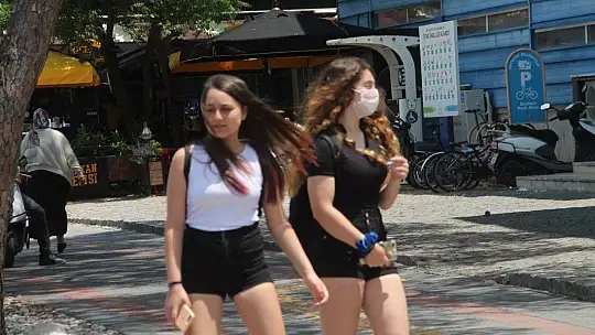 Çocuklar ve Gençler Sokaktaydı